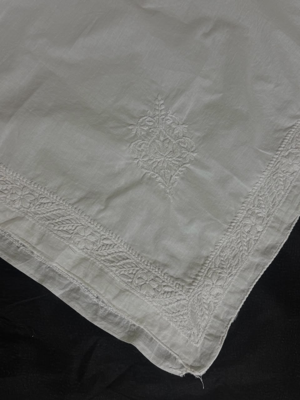 Chikankaari Saphed Scarf