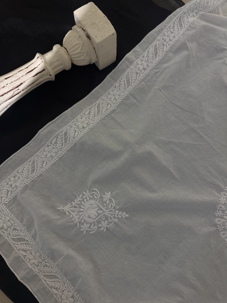 Chikankaari Saphed Scarf